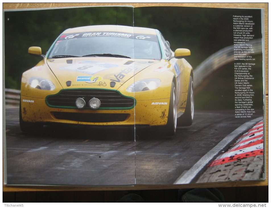 Catalogue Relié Pleine Toile 2009 ASTON MARTIN V8 VANTAGE COUPE & ROADSTER - Prospekt Brochure - Voitures