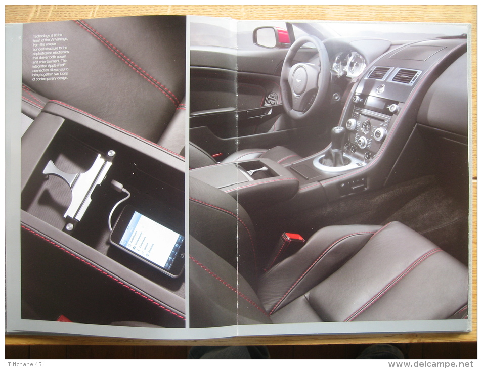 Catalogue relié pleine toile 2009 ASTON MARTIN V8 VANTAGE COUPE & ROADSTER - Prospekt brochure