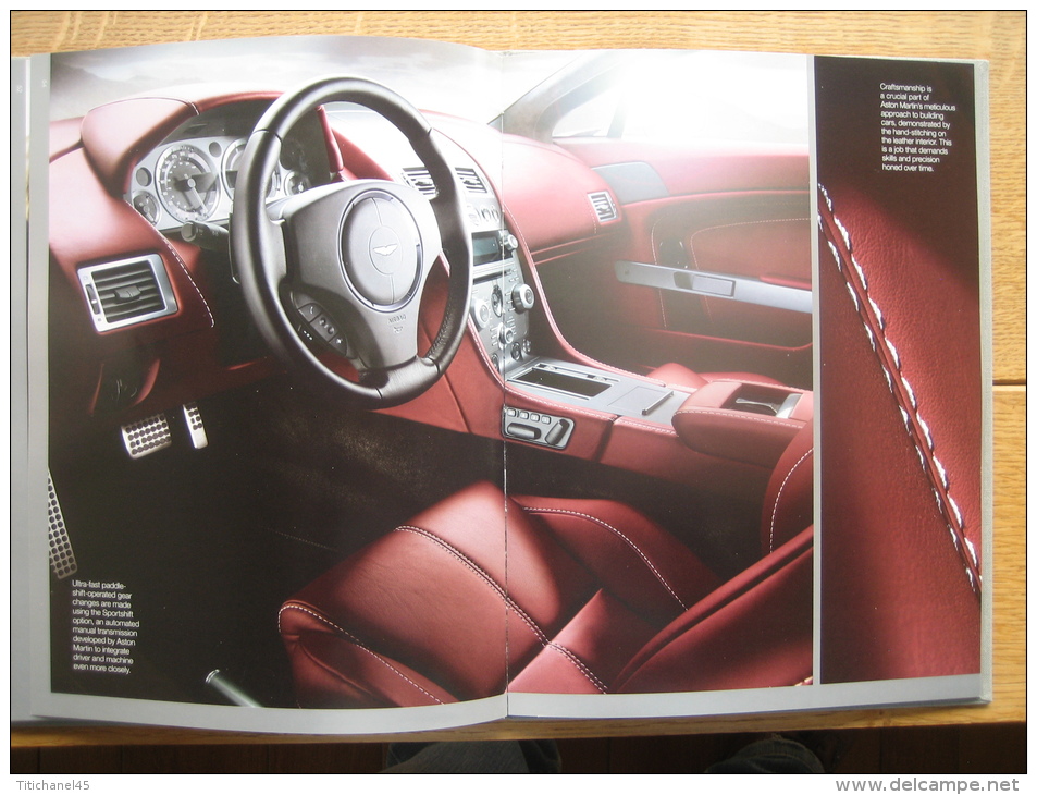 Catalogue relié pleine toile 2009 ASTON MARTIN V8 VANTAGE COUPE & ROADSTER - Prospekt brochure