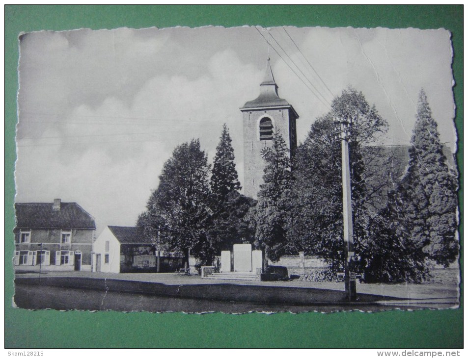 HENNUYERES ( BRAINE - LE -COMTE ) --- Eglise Et Grand'Place - Braine-le-Comte