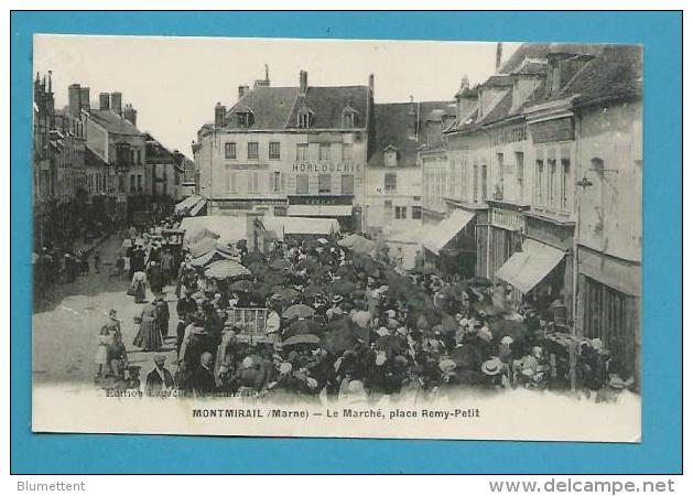 CPA Marchands Ambulants Le Marché Place Remy-Petit MONTMIRAIL 51 - Montmirail