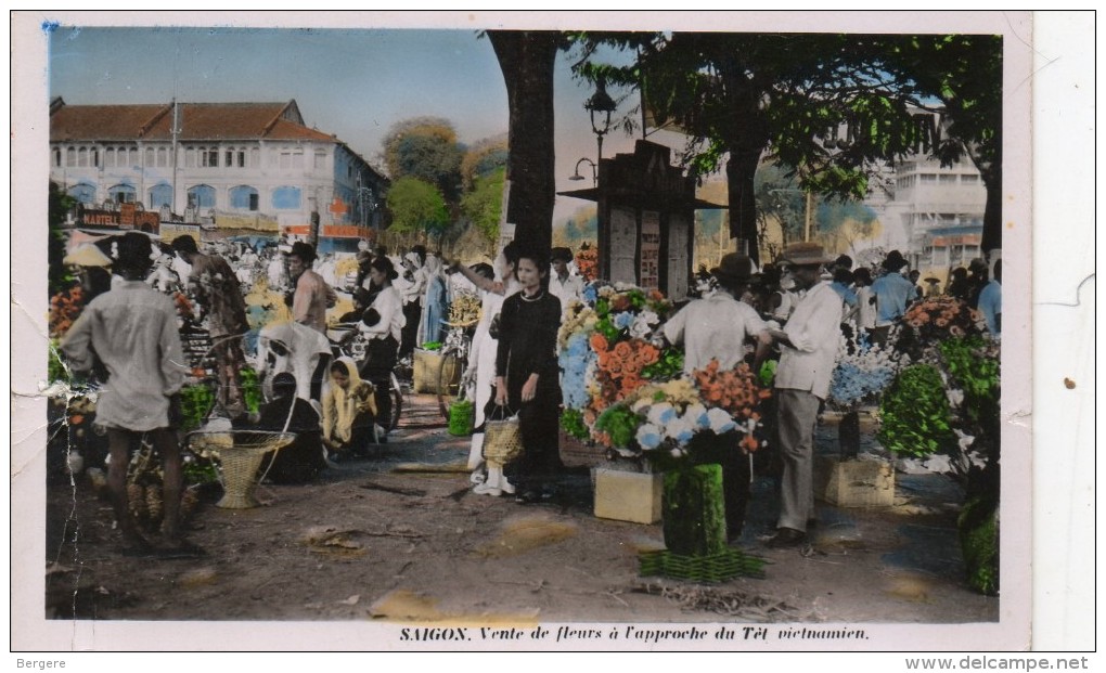 CP SAIGON. Vente De Fleurs A L'approche Du Têt Vietnamien. 1953.  Abimée - Vietnam