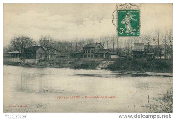 02 VIC SUR AISNE / Ensemble De La Gare / - Vic Sur Aisne