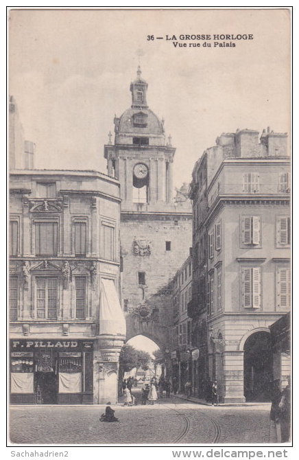 17. LA ROCHELLE. La Grosse Horloge Vue Rue Du Palais. 36 - La Rochelle