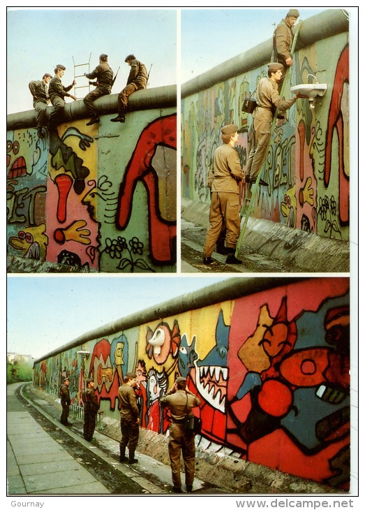 Berlin : Soldats Déposant L'oeuvre La Sculpture De Pariser Kûnstler Du Mur De Berlin (multivues) - Mur De Berlin