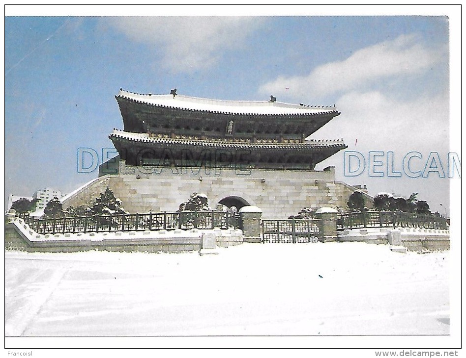 Corée Du Sud. Séoul. Porte Namdae Mun Sous La Neige. - Corée Du Sud