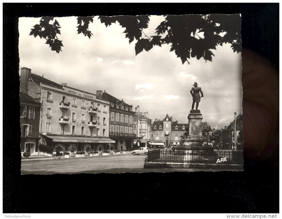 SAINT ST CERE Lot 46 : Place De La République Et Statue De Canrobert Hotel Du Touring Magasin SPAR - Saint-Céré