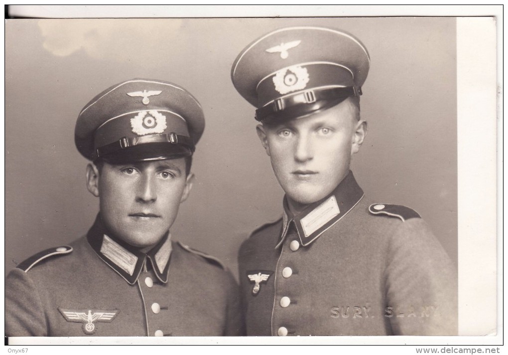 Carte Postale Photo Militaire Allemand Uniforme-Insigne Régiment 2 ème Guerre-Casquette-Sury Slany - Guerre 1939-45