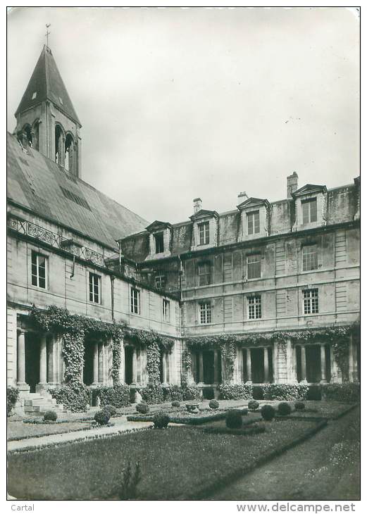 CPM - 60 - SENLIS - Collège Saint-Vincent - Le Cloître - Senlis