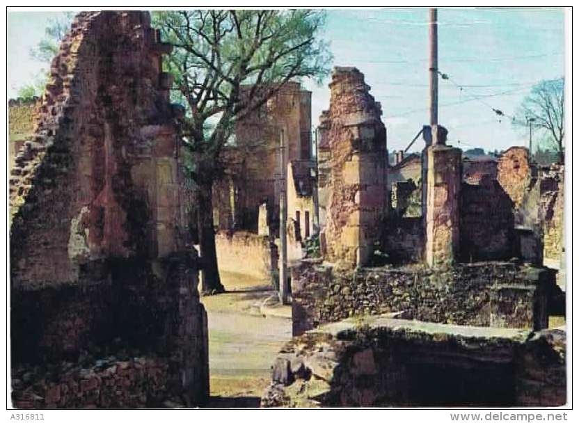 Cpsm  Petit Format  ORADOUR SUR GLANE  Maison Mosnier Laudy Et L Eglise - Oradour Sur Vayres