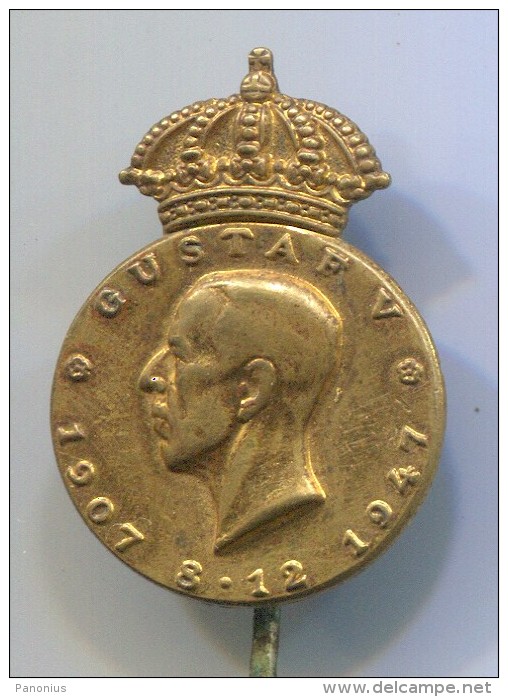 SWEDEN - King GUSTAF V, 1947. Old Pin, Badge - Celebrities
