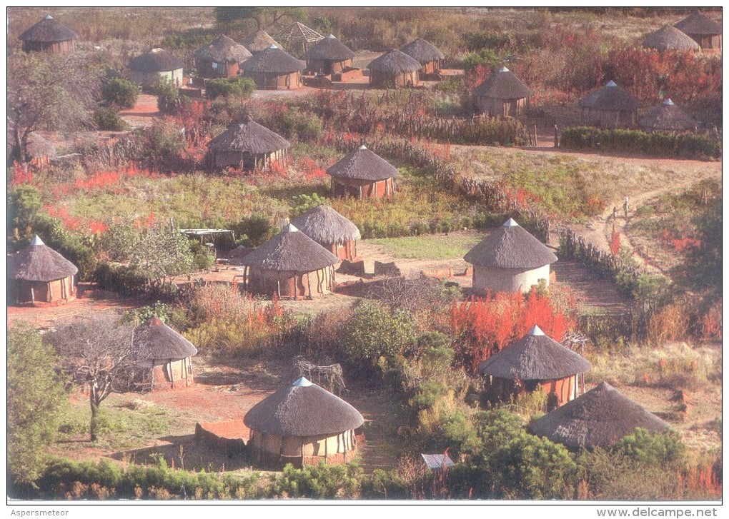 TRADICIONAL HOUSING IN SEROWE BOTSWANA POSTCARD CIRCA 1965 SOLD AS IS - Botswana