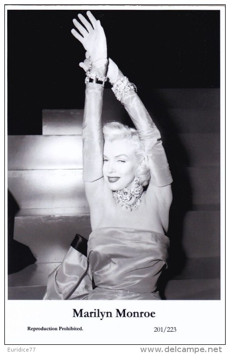 MARILYN MONROE - Film Star Pin Up - Publisher Swiftsure Postcards 2000 - Artistes