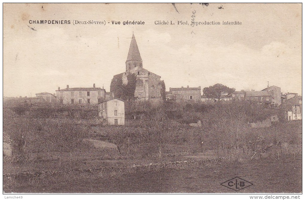 CHAMPDENIERS ( Deux Sèvres ) 3 CPA La Roche Mariée - Vue Générale - Intérieur église Circulée Timbrée - Champdeniers Saint Denis