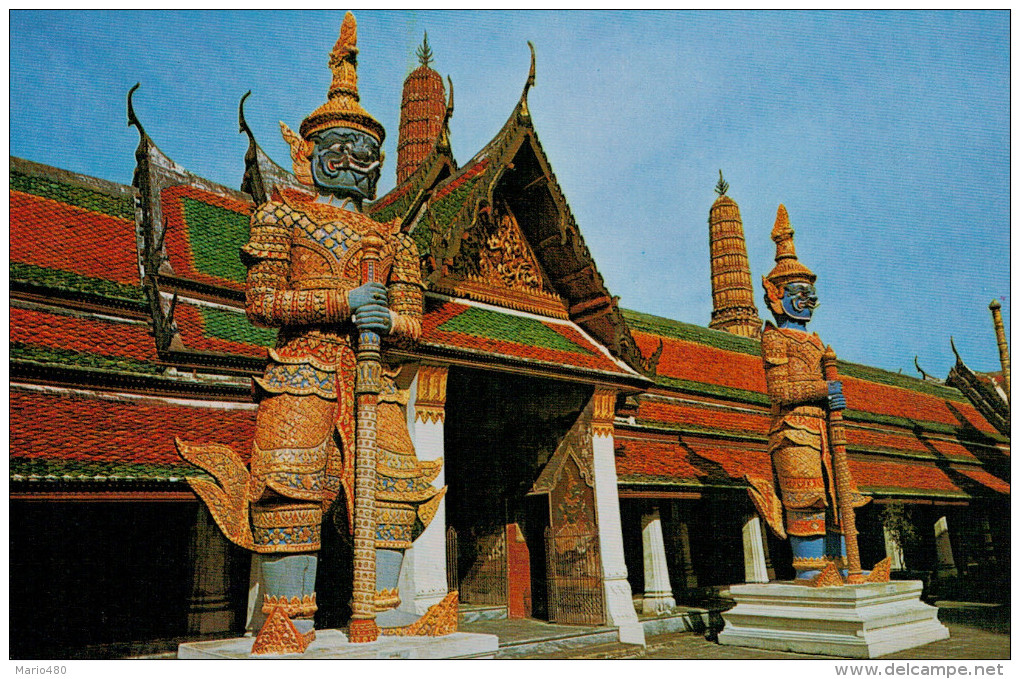 BANGKOK  THE  GREAT  GIANTS ON THE GROUNDS OF THE EMERALD BUDDHA TEMPLE    (M.CARD)  (NUOVA) - Tailandia