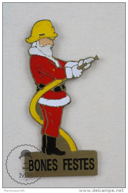 Sapeurs Pompiers France - Fireman Firefighter, Spanish Christmas Santa Claus Suit, Yello Helmet - Pin Badge #PLS - Bomberos