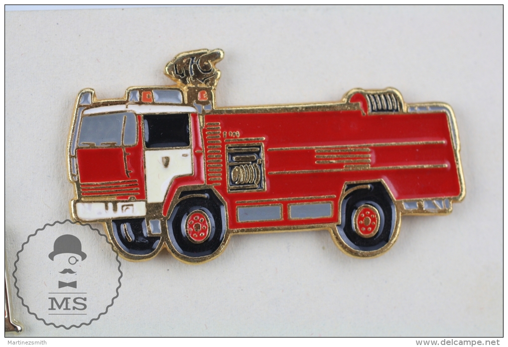 Sapeurs Pompiers / Fireman Firefighter  Truck - Pin Badge #PLS - Bomberos