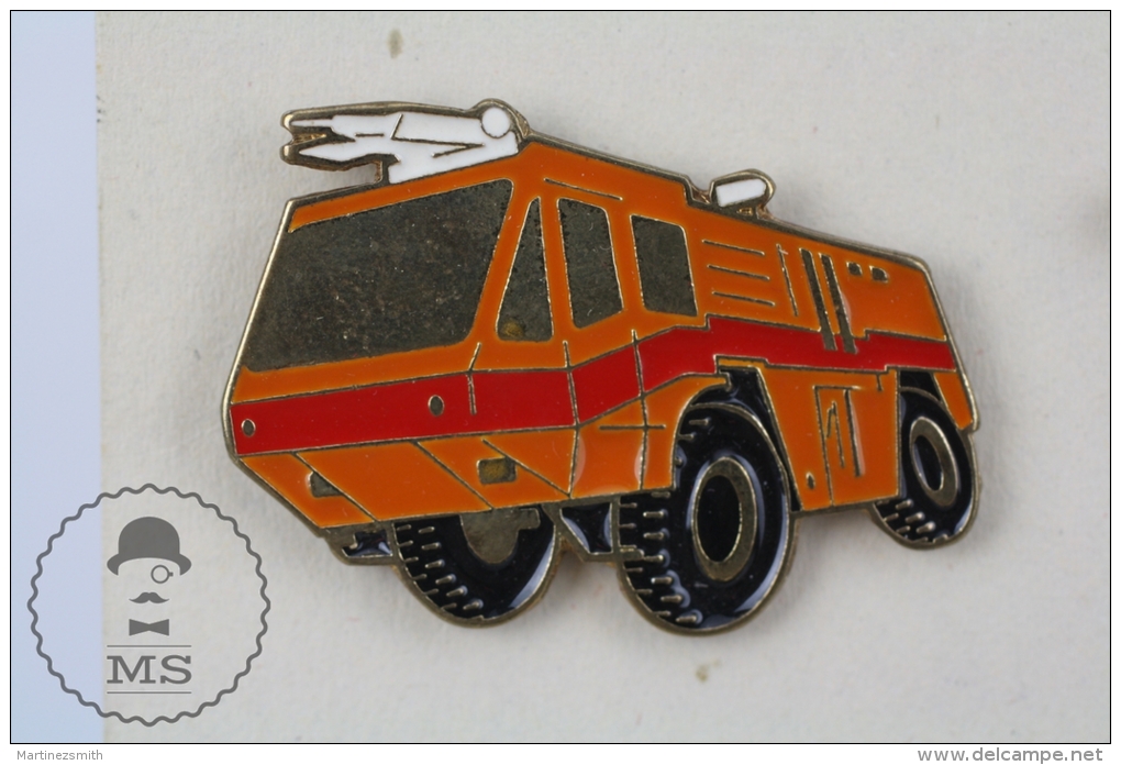 Sapeurs Pompiers / Fireman Firefighter Orange & Red Fire Truck - Pin Badge #PLS - Firemen