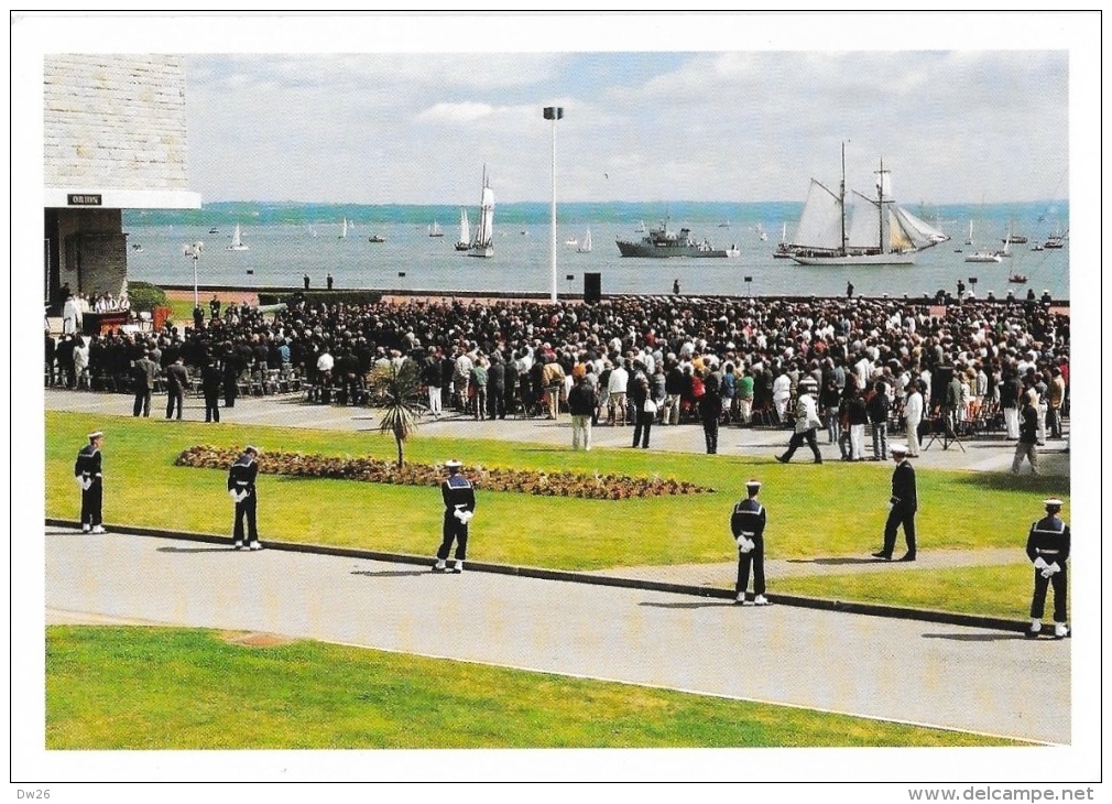 Presqu'île De Crozon - Cérémonie En Hommage D'Eric Tabarly Sur L'Esplanade De L'Ecole Navale - Carte Non Circulée - Funeral