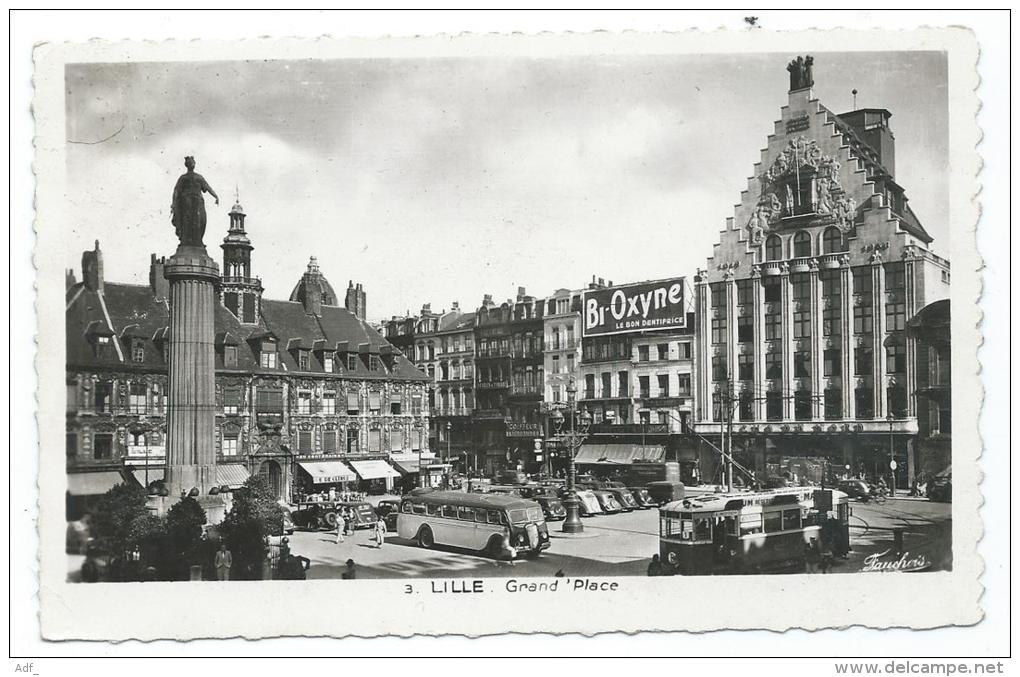 CPSM LILLE, BUS AUTOBUS, CAR AUTOCAR, TRAM TRAMWAY SUR LA GRAND ' PLACE, Format 9 Cm Sur 14 Cm Environ, NORD 59 - Lille