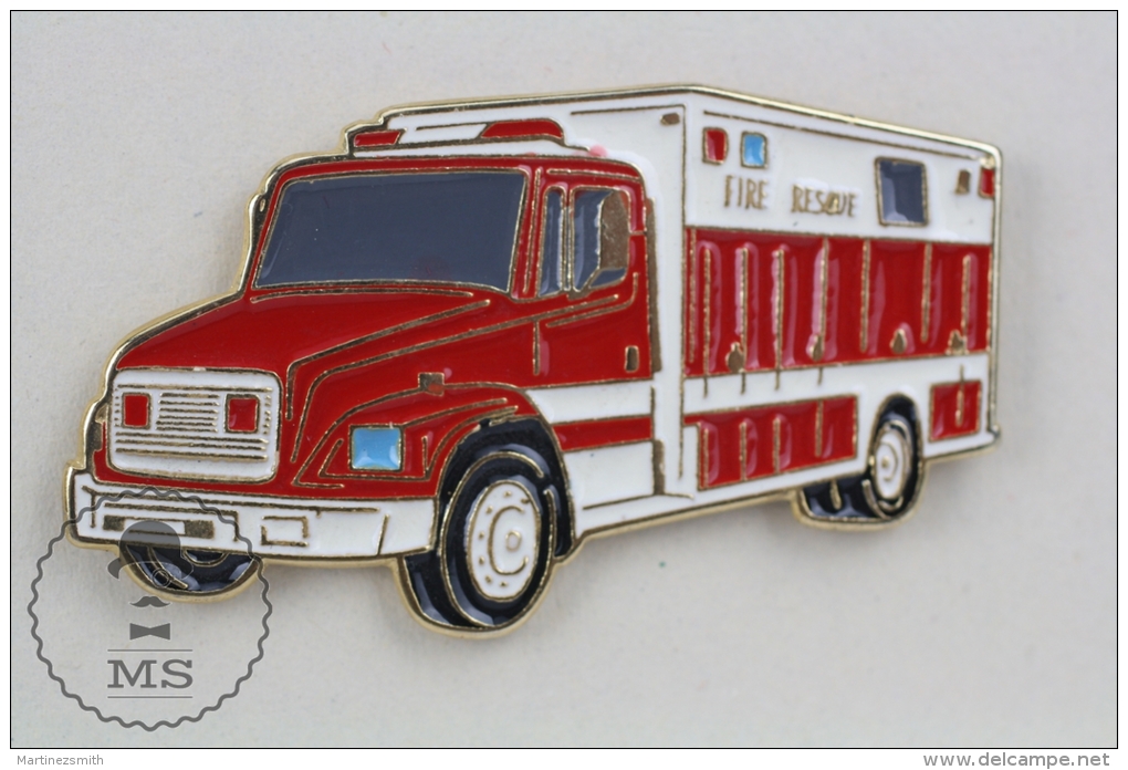 Sapeurs Pompiers / Fireman Firefighter Fire Rescue Truck - Pin Badge #PLS - Bomberos