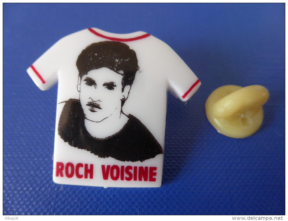 Pin´s En Plastique Blanc - Roch Voisine - Tshirt (Z1) - Musique