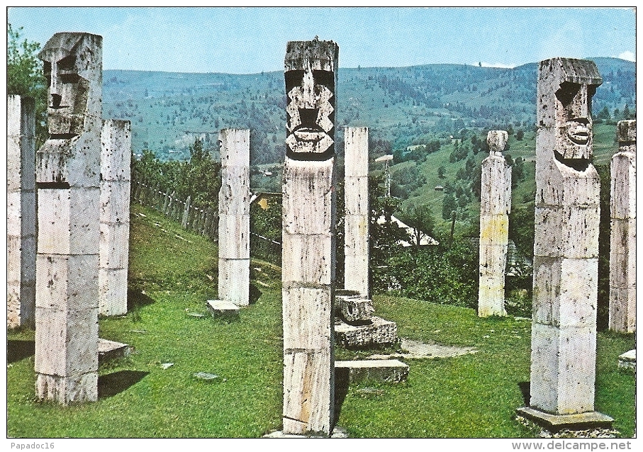 Ro - Moisei - Momumentul Martirilor, De Vida Geza - [Monument Aux Victimes Du Massacre Du 14 Octobre 1944] - Romania