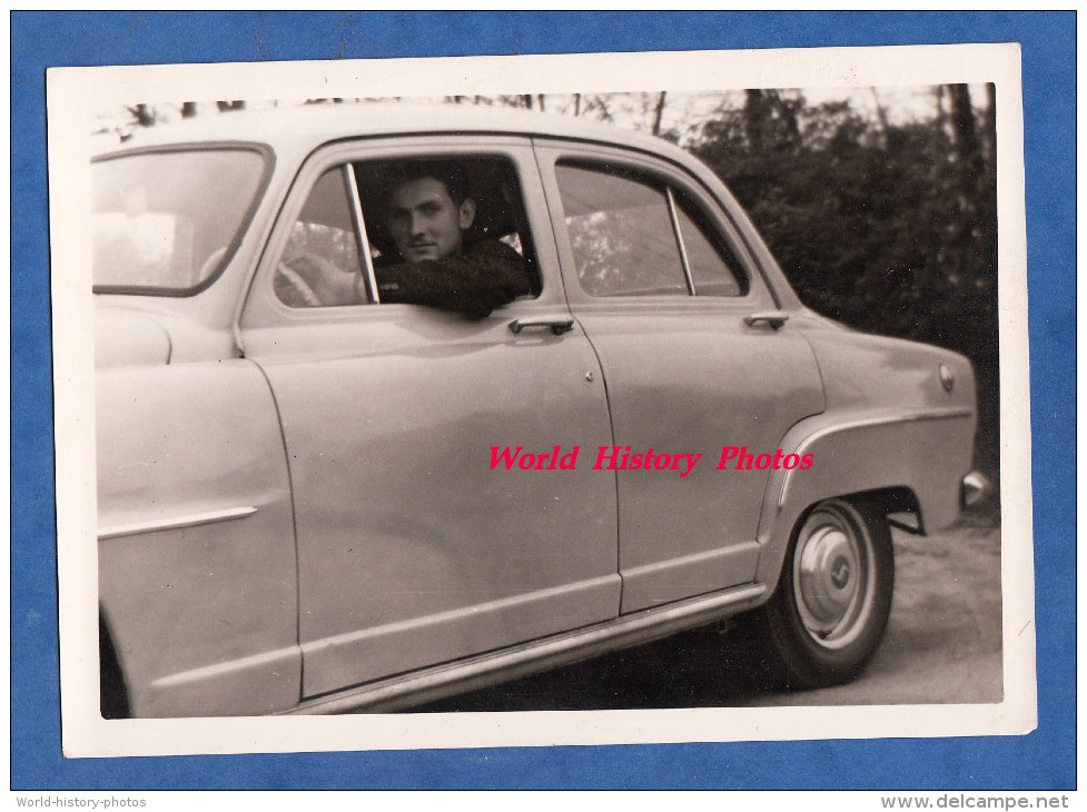 Photo Ancienne - Jeune Homme Au Volant De Son Automobile - Modèle à Identifier - 1964 - Chauffeur Conducteur Driver - Automobili