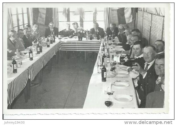 PHOTO / SIX FOURS LA PLAGE - BANQUET DU 11/11/1955. - HOTEL RESTAURANT " MIAMI " ( Animées ) - Six-Fours-les-Plages