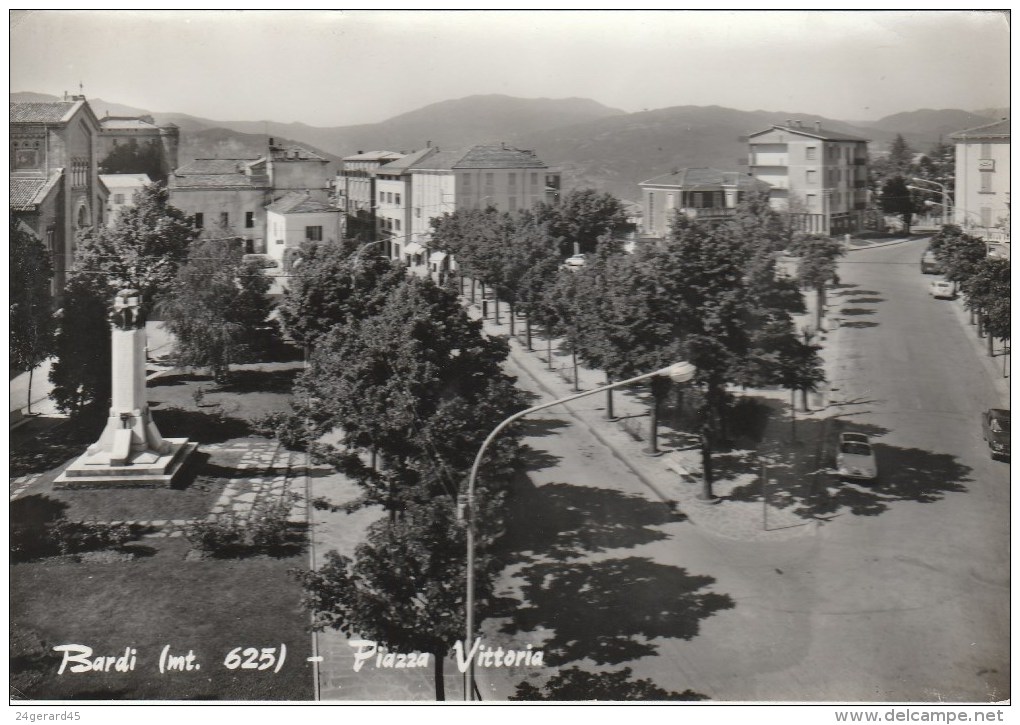 CPSM BARDI (Italie-Emilie Romagne) - Piazza Vittoria - Altri & Non Classificati