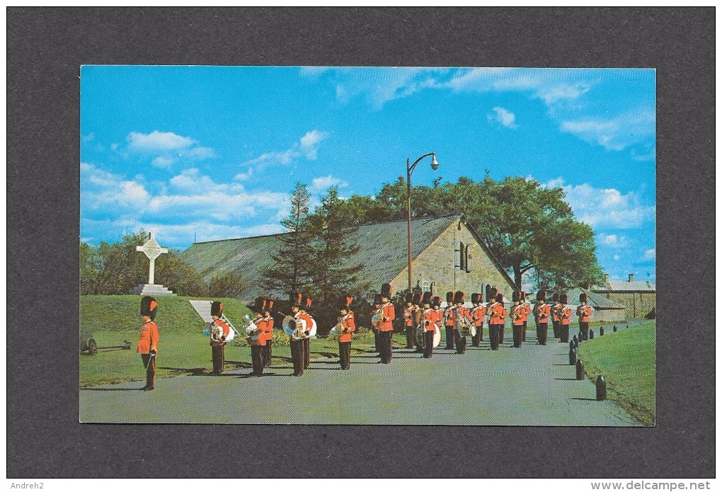 QUÉBEC - ROYAL 22e RÉGIMENT - CÉRÉMONIE DE LA RELÈVE DE LA GARDE PAR LA NOUVELLE À LA CITADELLE - PHOTO PAR PROV. NEWS - Québec - La Citadelle