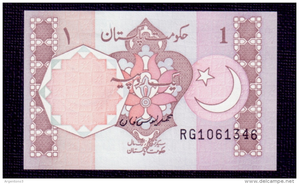 Pakistan 1 Rupee 1983 Rare Signature UNC - Pakistan