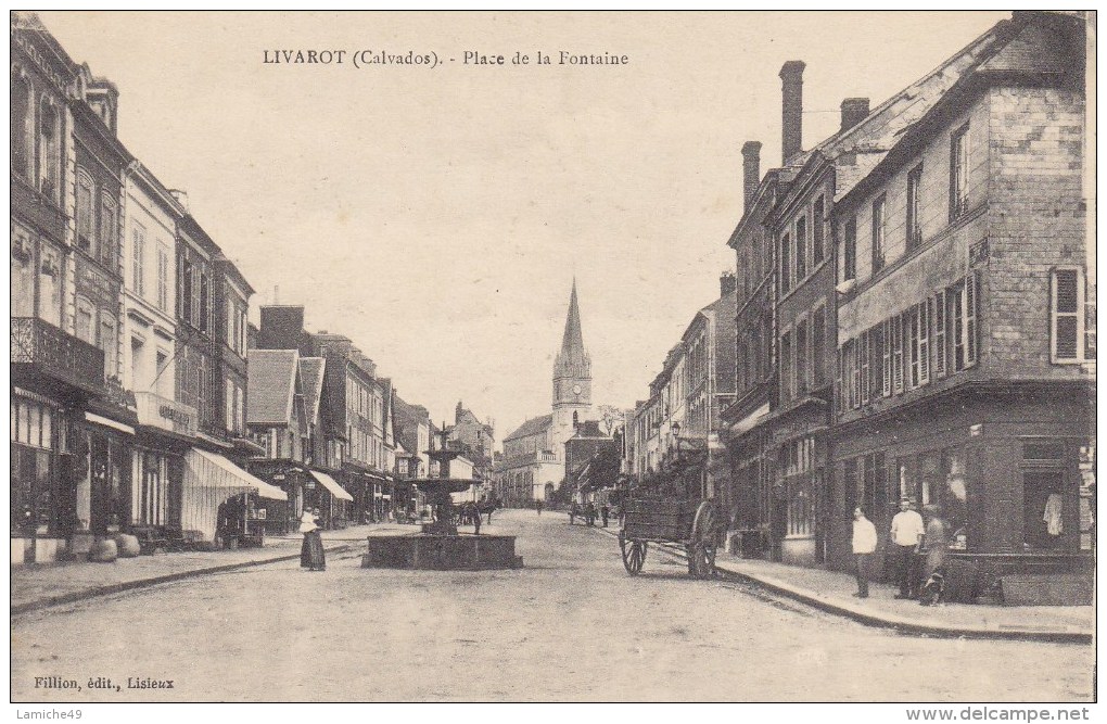 LIVAROT Place De La Fontaine ( Calvados ) Eglise  Charrette - Livarot