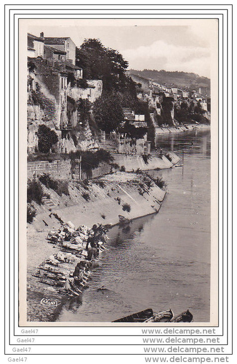 Cpsm  Réf-JP-T802 (  Dép-47 à TONNEINS )    Les LAVANDIERES Au LAVOIR  Sur Les Quais   En  Bord De  GARONNE - Tonneins