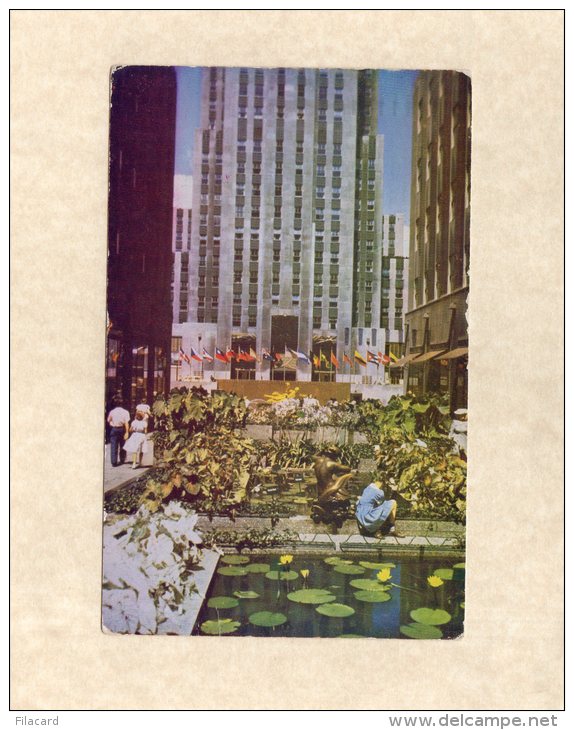 55289     Stati  Uniti,   Fountains In The  Promenade,   Rockefeller Plaza,  New York  City,   VGSB  1949 - Orte & Plätze