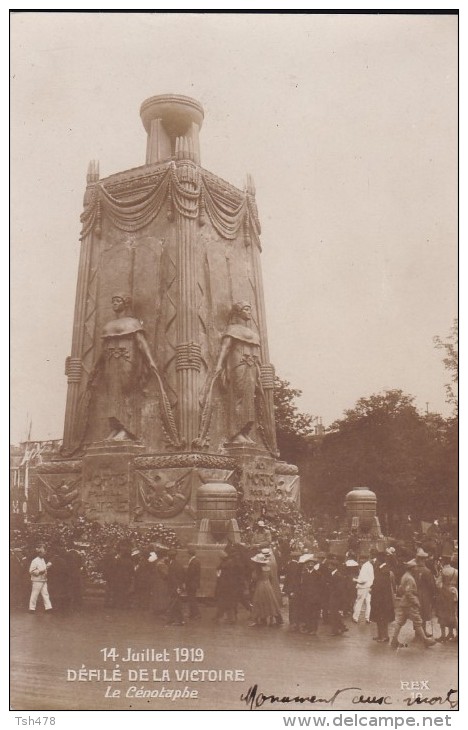 C P A-carte Photo--MILITARIA--PARIS----14 Juillet 1919--- Défilé De La Victoire--le Cénotaphe--voir 2 Scans - Guerre 1914-18