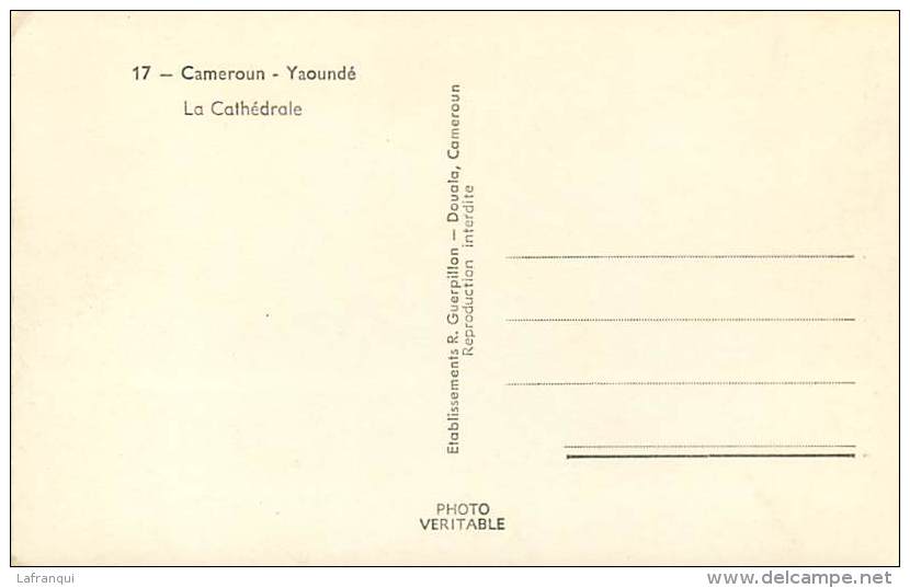 Ref J135- Afrique -cameroun -yaoundé - La Cathedrale - Sortie De La Messe  - Carte Bon Etat   - - Cameroun