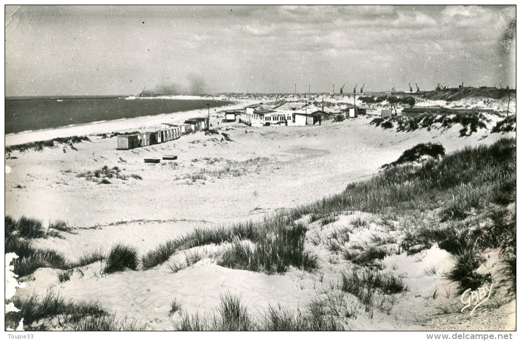 Blériot Plage Panorama De La Plage Au Fond Le Port De Calais - Autres & Non Classés