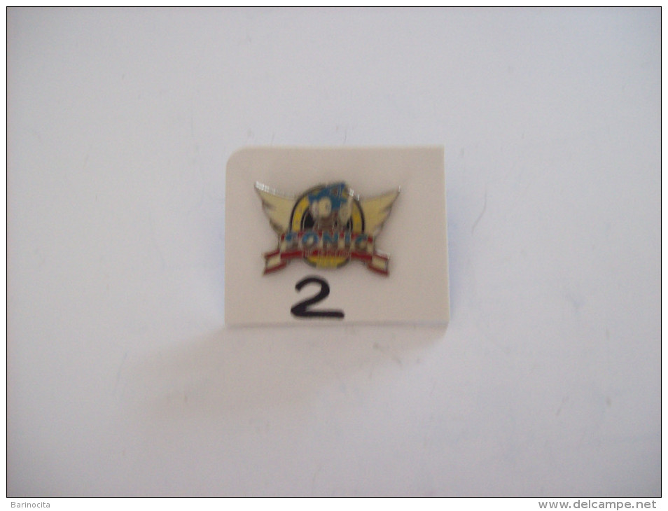 PIN´S - SEGA   Sonic " The He Dgehog -   Voir Photo ( 2 ) - Spelletjes