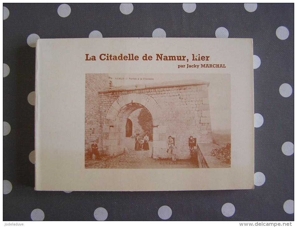 LA CITADELLE DE NAMUR , HIER Marchal Jacky Régionalisme Caserne Chemin De Ronde Militaire Tram Stade - Belgio