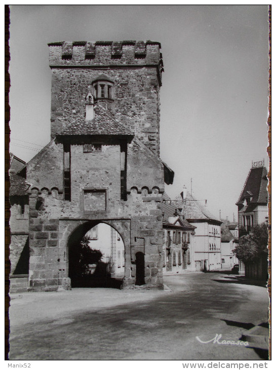 68 - CERNAY - Porte De Thann - Musée Historique. (CPSM) - Cernay