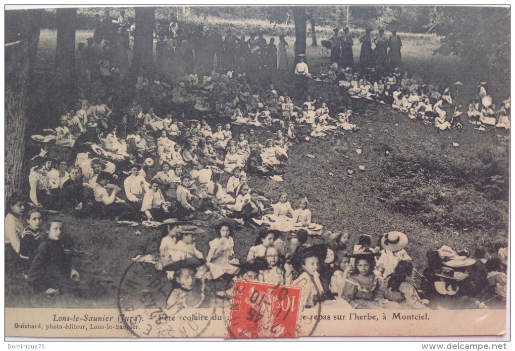 Rare Et Belle  CPA De 1907 Animée. Lons-le-Saunier - Fête Scolaire Et Repas Sur L´herbe à Montciel. - Lons Le Saunier