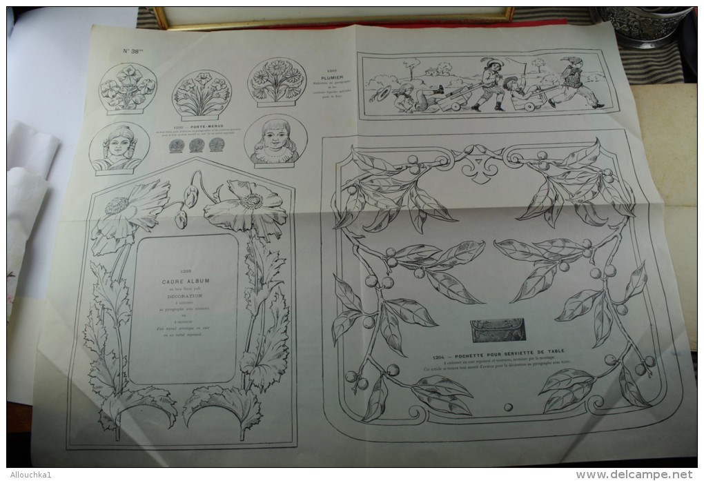 1893 Loisirs Créatifs Modéles Patrons Pour Décor Plumier ,Porte-menu,Cadre Album,Pochette Pour Serviette De Table >RARE - Other & Unclassified
