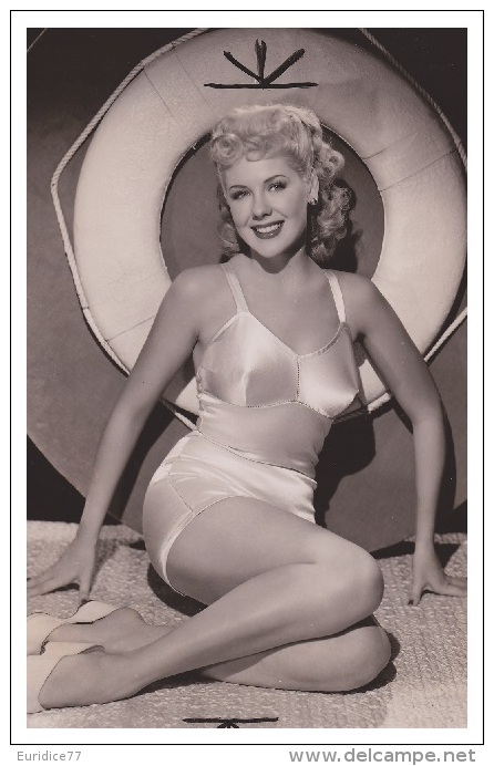 Sexy MARIE McDONALD Actress PIN UP Postcard - Publisher RWP 2003 (2) - Artiesten