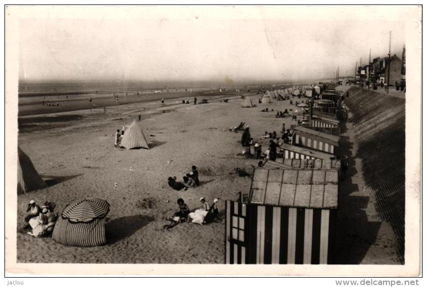 BRAY DUNES ,VUE SUR LA PLAGE ,CABINES ,ESTIVANTS REF 44698 - Bray-Dunes