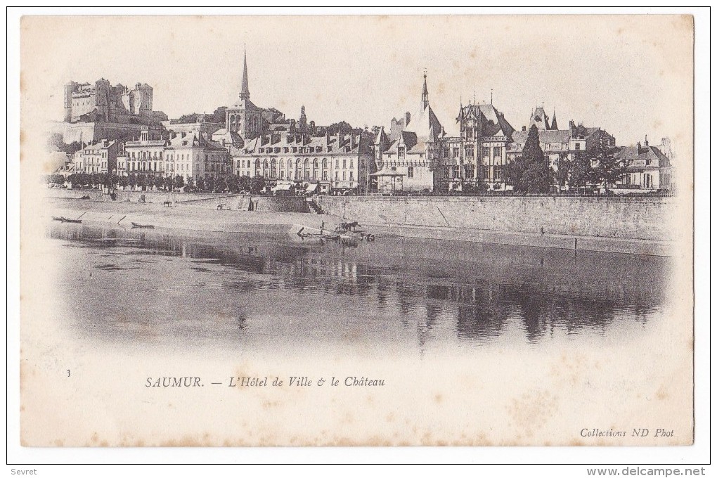 SAUMUR. - L'Hôtel De Ville Et Le Château - Saumur