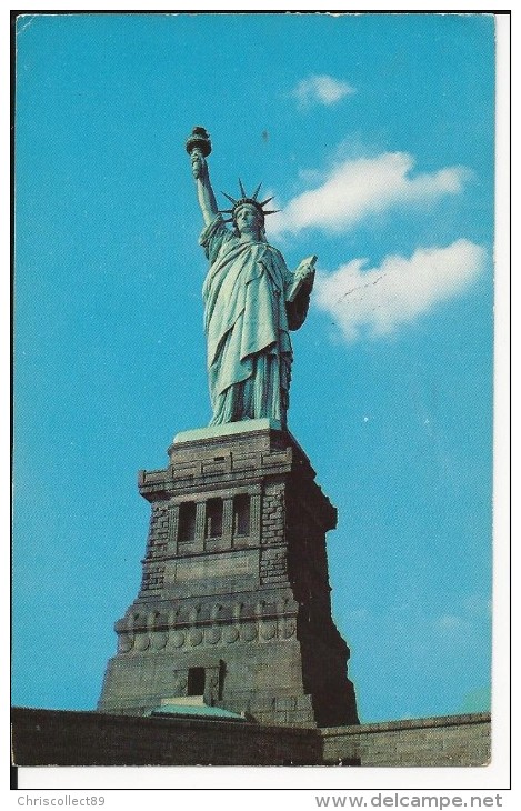 Carte Postale  Etats Unis  : Statue Of Liberty Island In New York  Bay 1961 - Statue Of Liberty