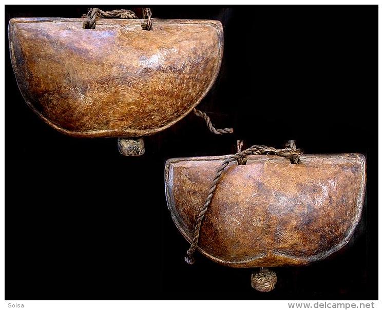 Belle Et Ancienne Cloche Du Tibet / Old Tibetan Bell - Glocken