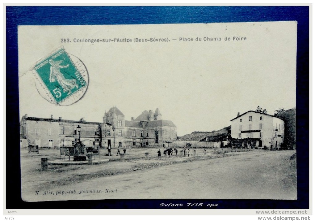 79 - COULONGES Sur L'AUTIZE - Place Du Champ De Foire. - Coulonges-sur-l'Autize