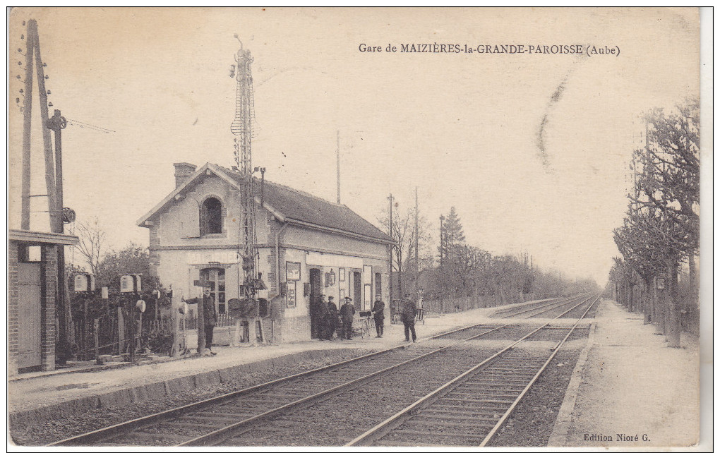 10 Maizières La Grande Paroisse- Gare De Maizières , Animée, édit Nioré G  Datée 1915.Tb état. - Autres & Non Classés